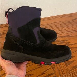 L.L. Bean 3M Thinsulate Black and Purple Winter Boots women’s size 8